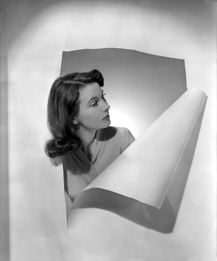 Vivien Leigh Photograph - Vivien Leigh In The Studio by Cecil Beaton