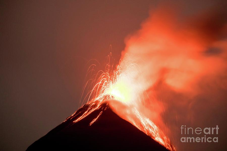 Volcan De Fuego Erupting At Night Photograph by Peter J. Raymond/science Photo Library