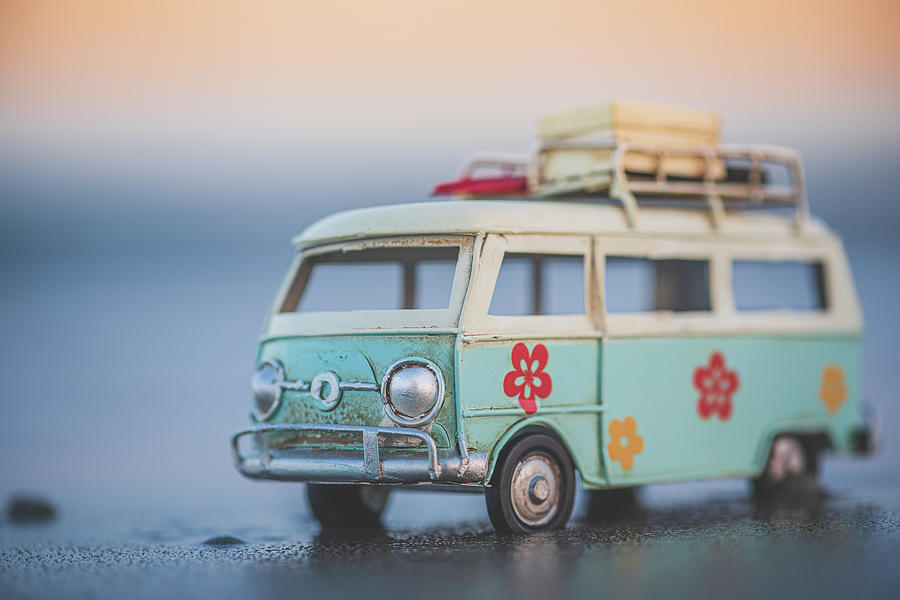 VW Bus on the Beach Photograph by Lori Rowland