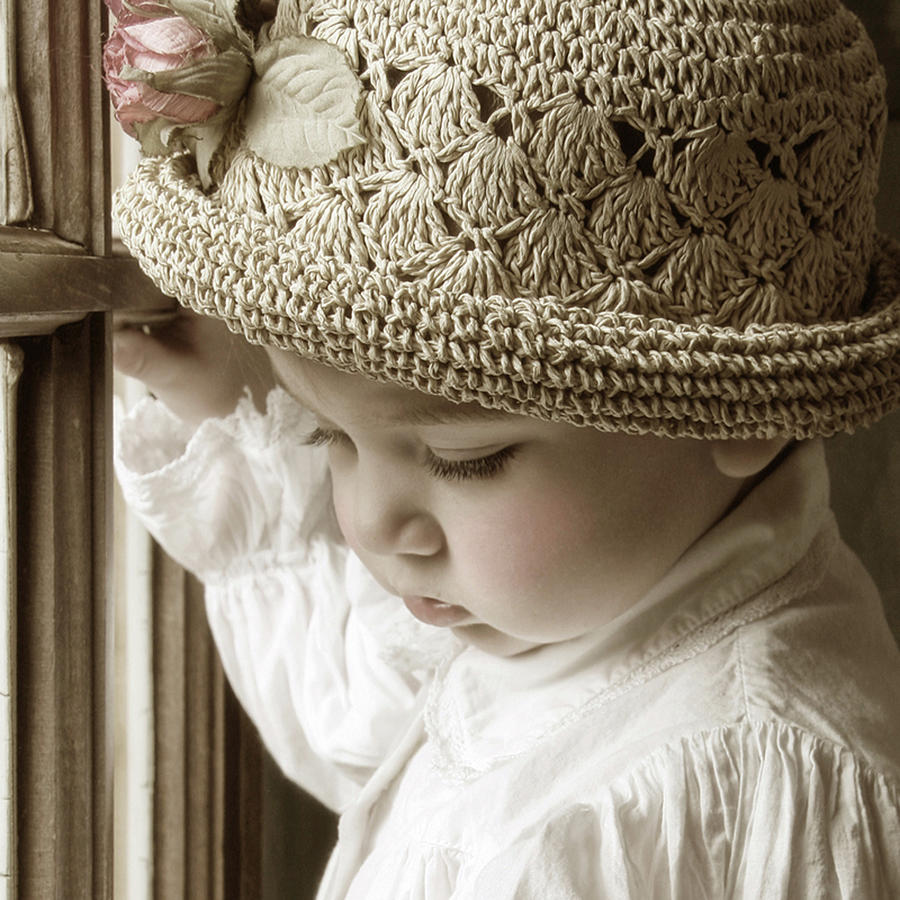 Baby Girl Photograph - Waiting For Daddy by Liz Zernich