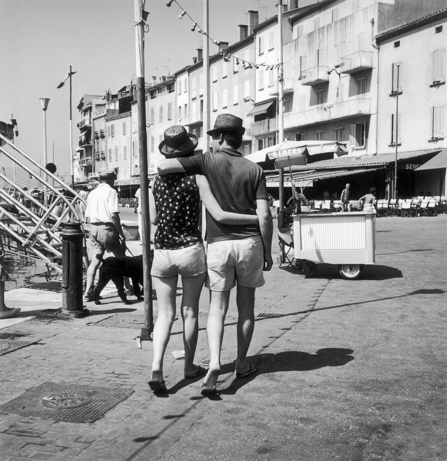 Walkers In Saint-tropez Photograph by Keystone-france