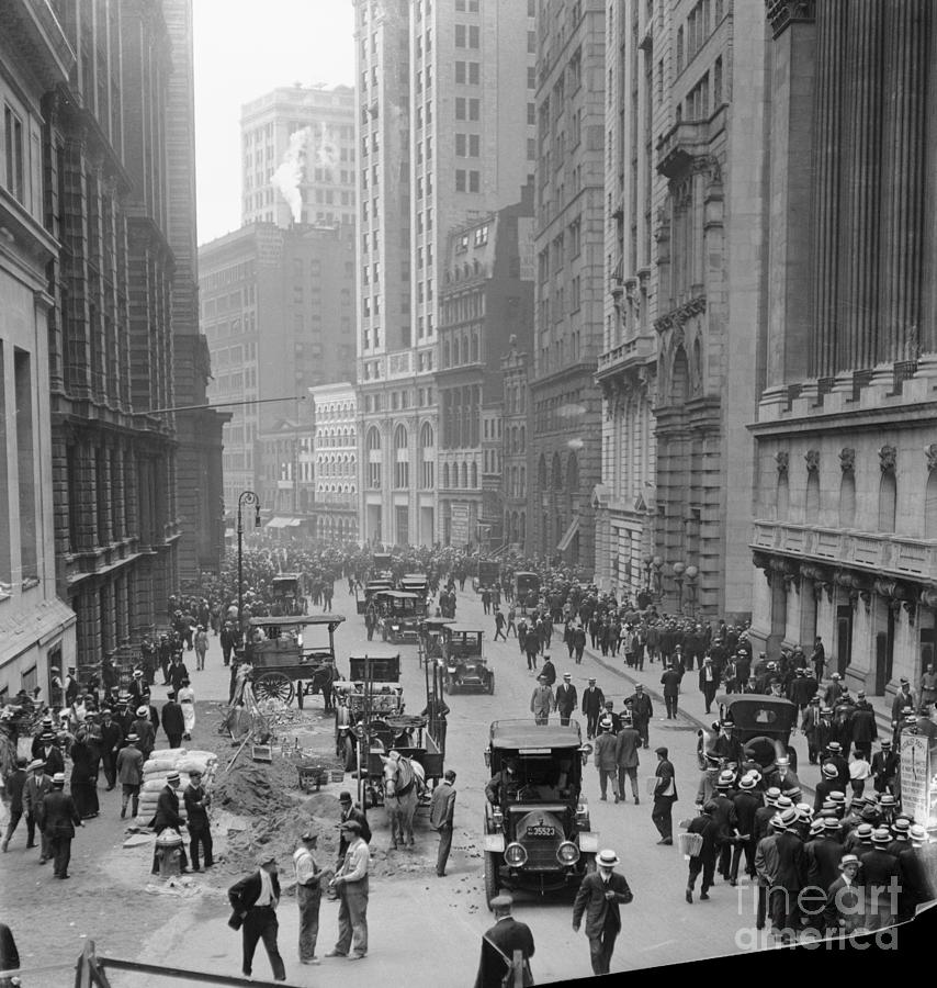Wall Street During European War Crisis Photograph by Bettmann