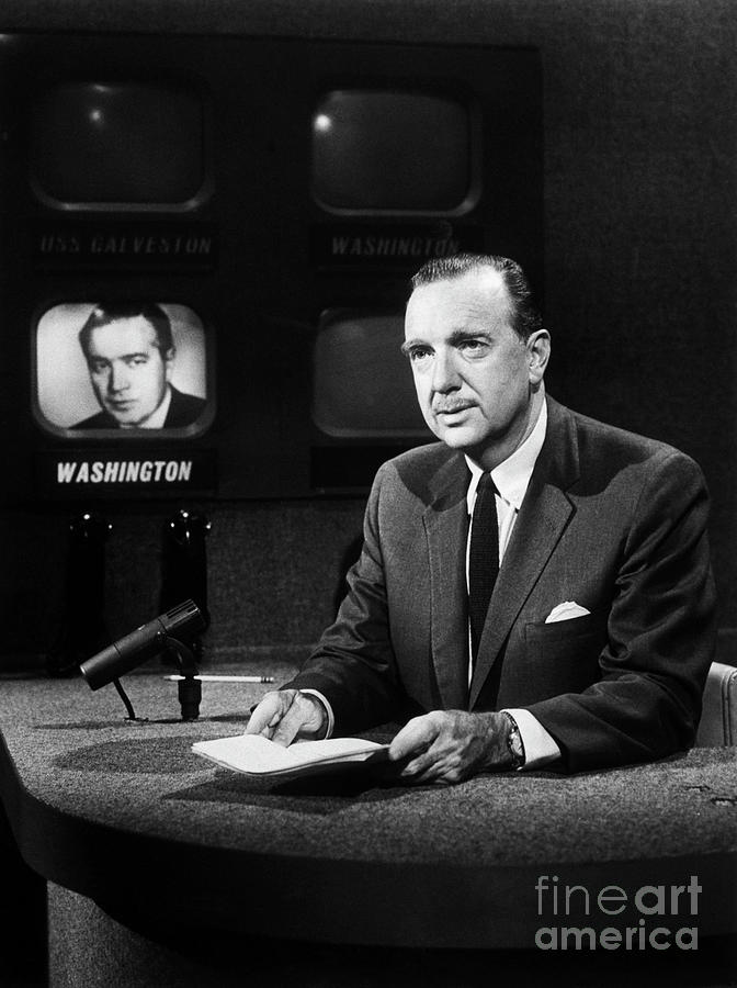 Walter Cronkite Broadcasting News Photograph by Bettmann