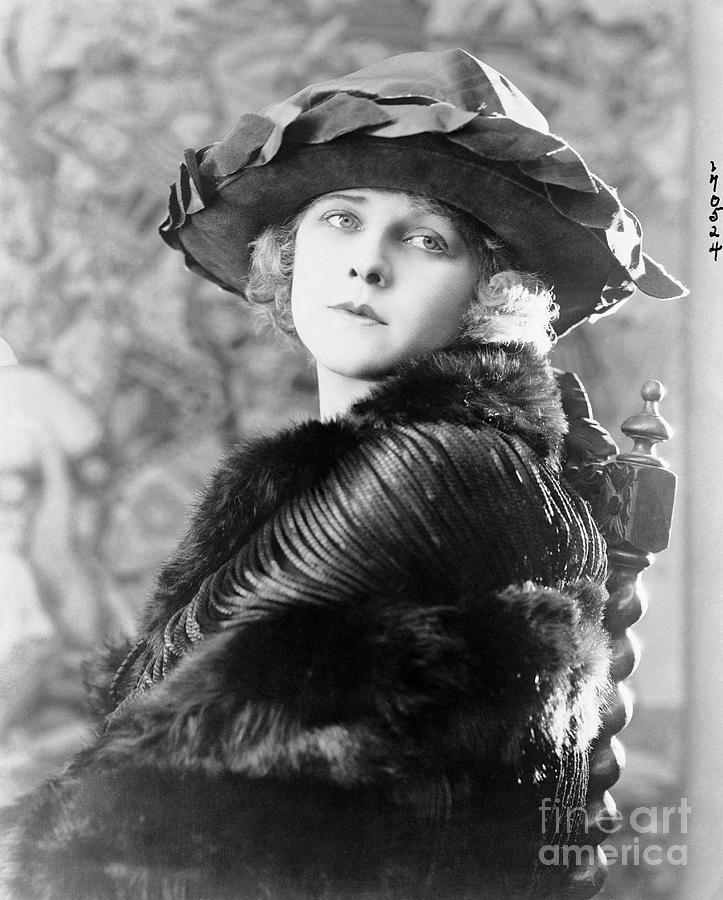 Wanda Hawley by Bettmann