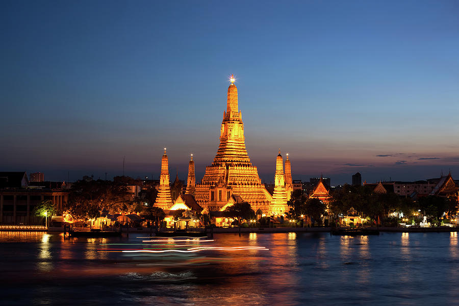 Wat Arun Temple Of Dawn, Bangkok by Enviromantic