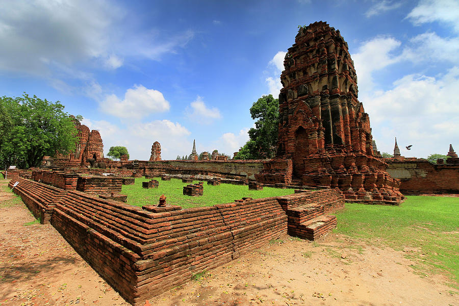 Architecture Photograph - Wat Mahathat by Mark Ryan Eugenio
