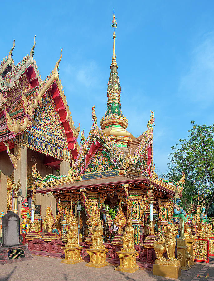 Wat Tai Phrachao Yai Ong Tue Montop Phet Chet Saeng DTHU0323 Photograph by Gerry Gantt