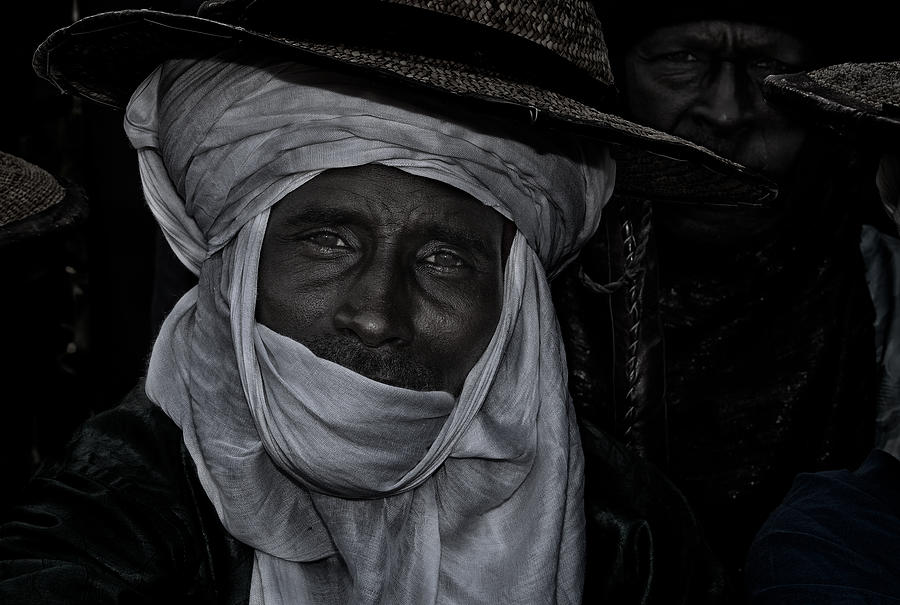 Portrait Photograph - Watching The Gerewol Festival-niger by Joxe Inazio Kuesta Garmendia