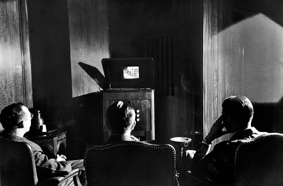 Usa Photograph - Watching TV in 1939 by Carl Mydans