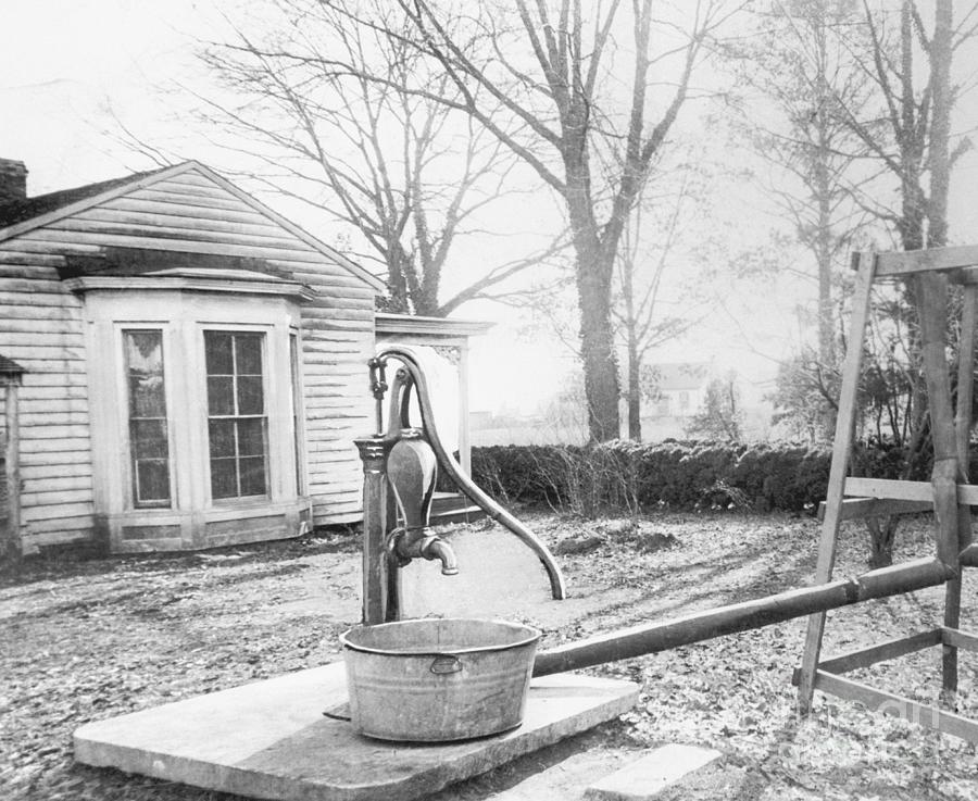 Water Pump At Helen Kellers Birthplace Photograph by Bettmann