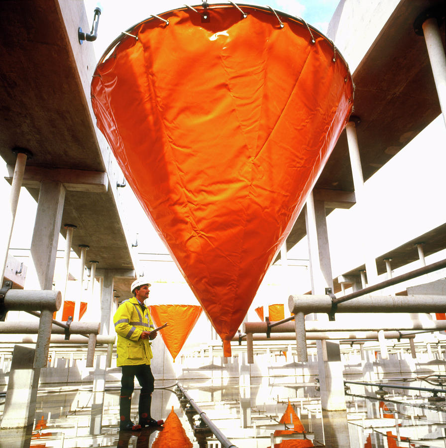 water-treatment-plant-photograph-by-colin-cuthbert-science-photo