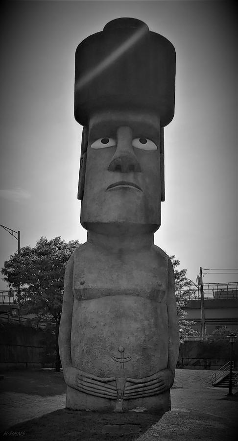 Waterburys Easter Island Statue Photograph by Rob Hans