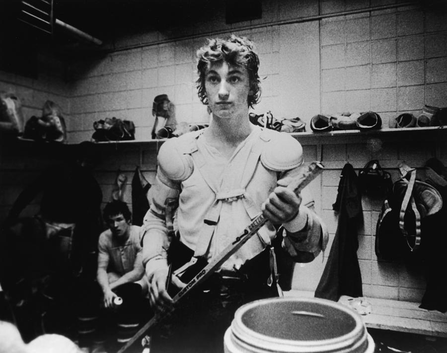 Wayne Gretzkys Last Wha Game Photograph by B Bennett