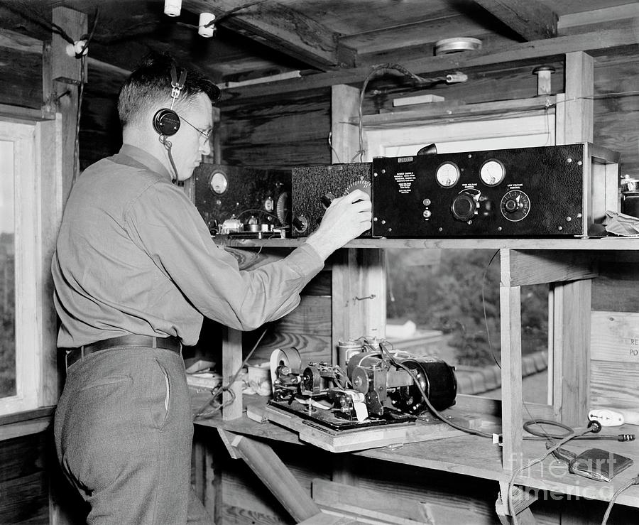 Weather Radio Equipment Photograph by Library Of Congress/science Photo Library