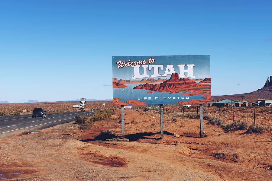 Welcome to Utah State Sign along US-163 near Monument Valley Photograph ...