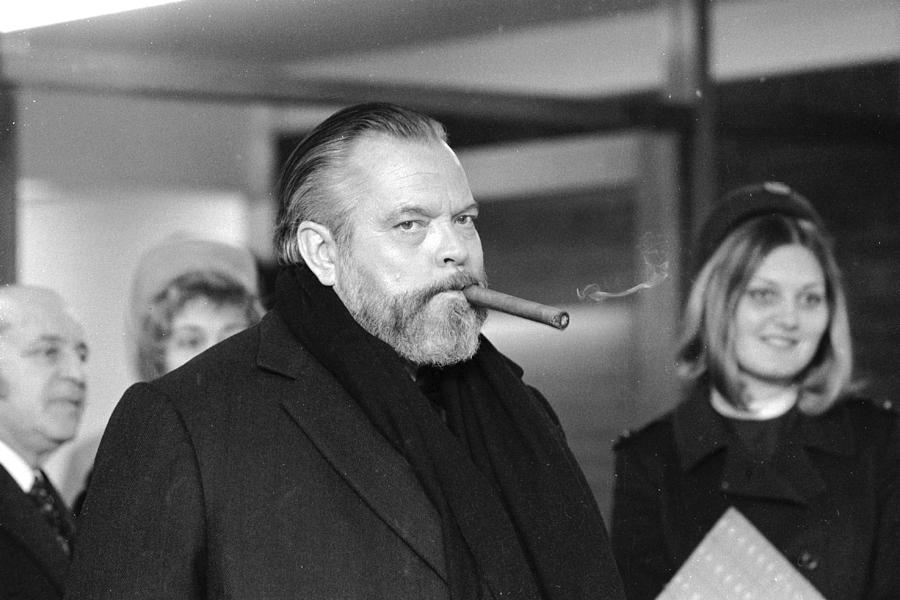 Welles At Heathrow Photograph by Central Press
