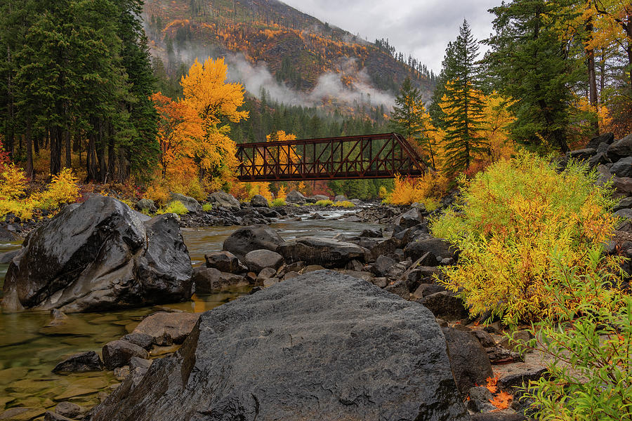 Autumn Scene In The Wenatchee River Area Stock Photo Alamy