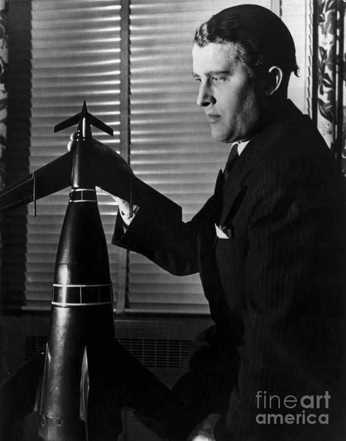 Werner Von Braun With Model Rocket Photograph by Bettmann
