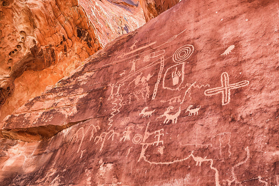 Rock Art Petroglyphs Valley Of Fire State Park Photograph by Joseph S Giacalone