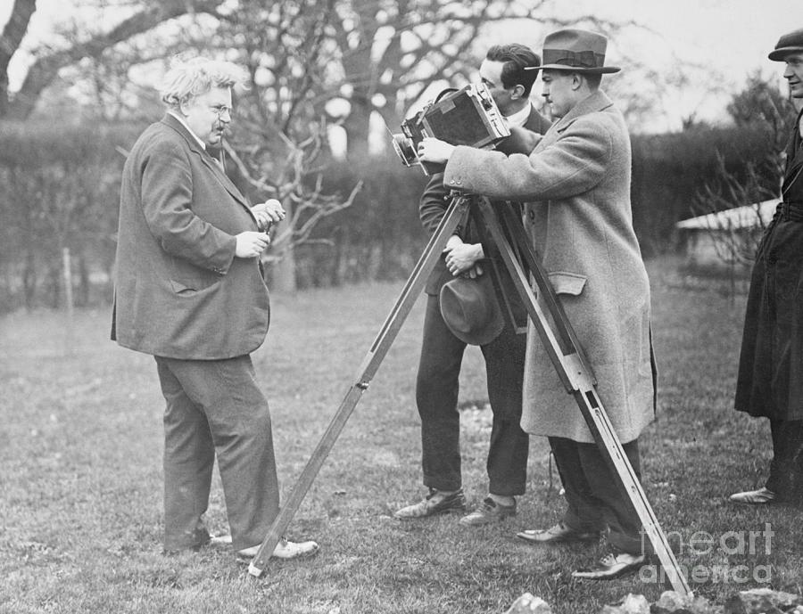 Widgey Newman Filming G.k. Chesterton Photograph by Bettmann