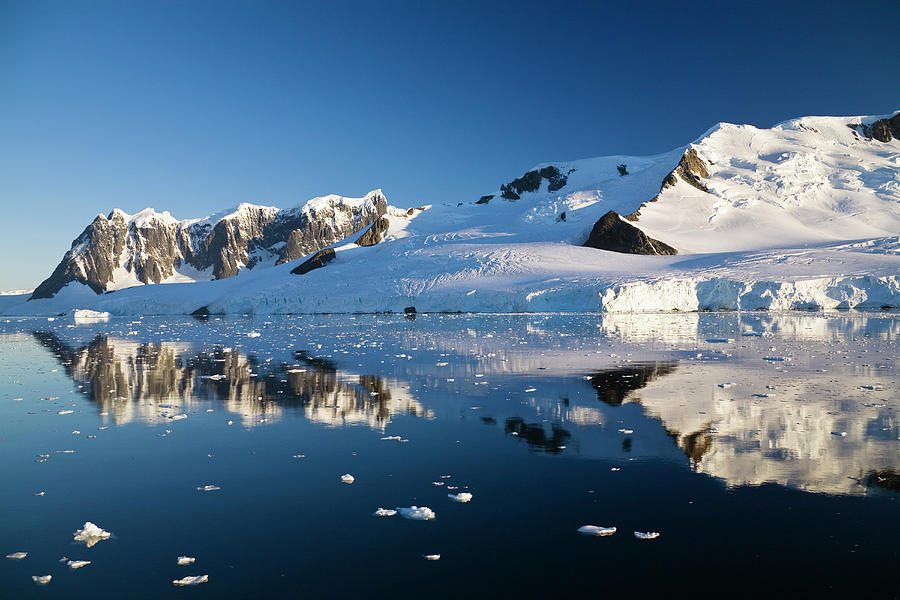 Wiencke Island At Port Lockroy, Neumayer Channel, Palmer Archipelago ...