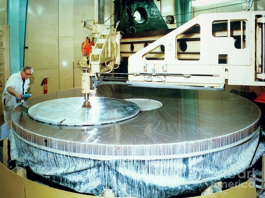 William Herschel Telescope Mirror Being Polished Photograph by Royal Greenwich Observatory/science Photo Library