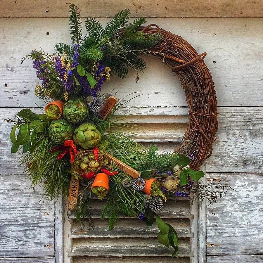 Williamsburg Christmas Wreath Photograph by Jan Hicks - Fine Art America