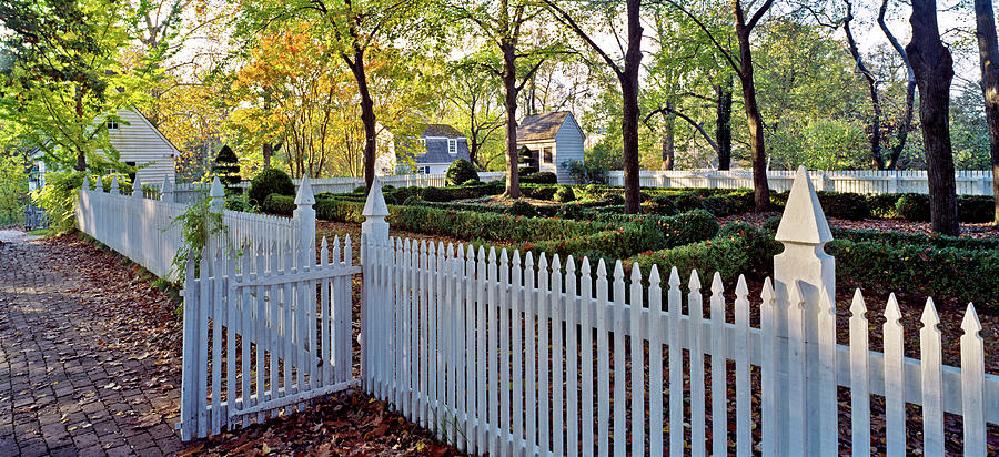 Fall Photograph - Williamsburg Garden Fence by Craig Brewer