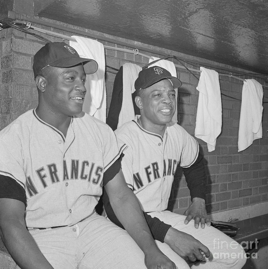 Willie Mays And Jim Hart Sitting Photograph by Bettmann