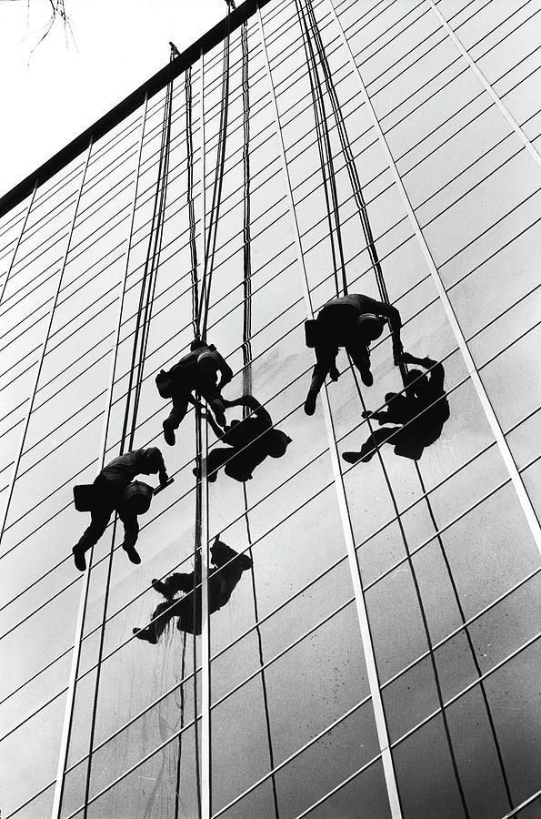 Black And White Photograph - Window Washers by Alfred Eisenstaedt
