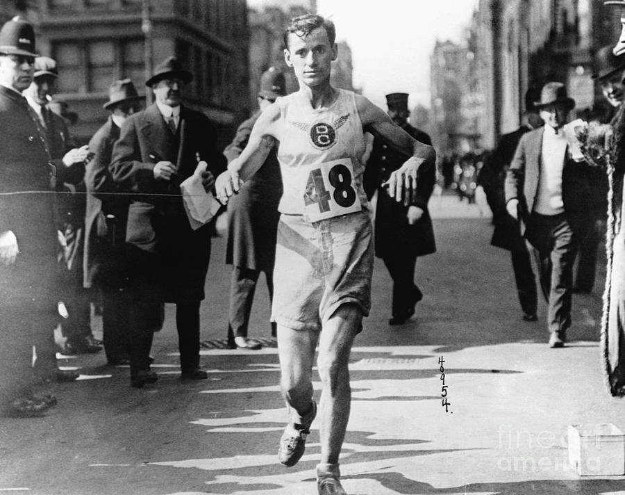 Winner Of 1916 Boston Marathon Photograph by Bettmann