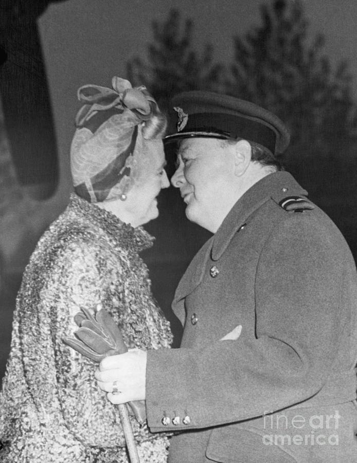 Winston And Clementine Churchill Kissing Photograph by Bettmann