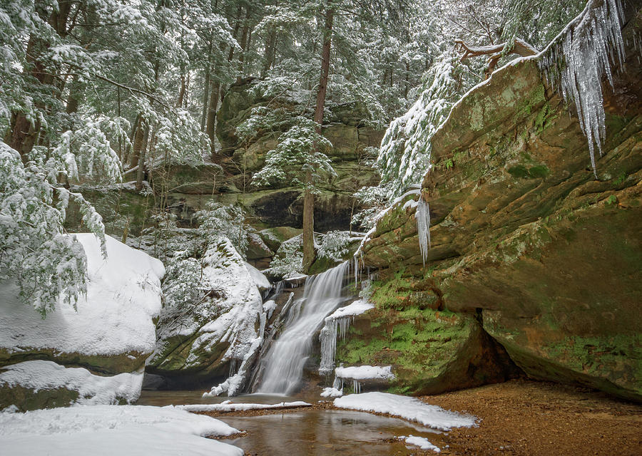 Winter at Hidden Falls near Cedar Falls, Hocking Hills State Park, OH ...