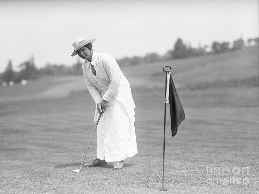 Wman Playing Golf Photograph by Bettmann
