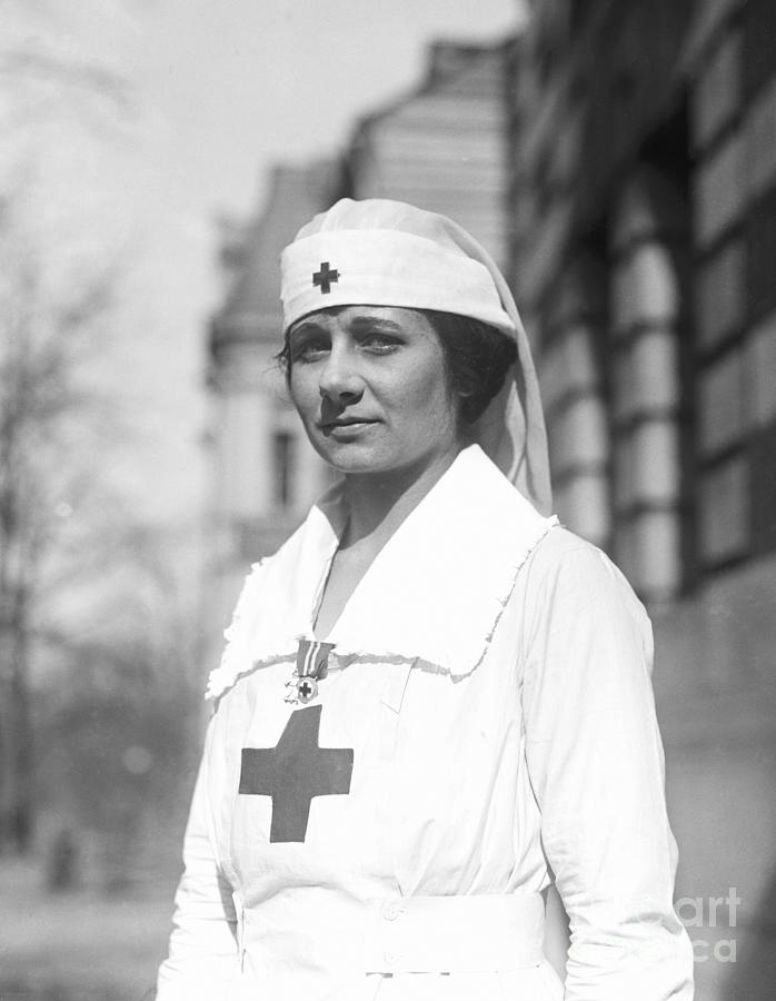 Woman At Hospital Red Cross Worker Photograph by Bettmann