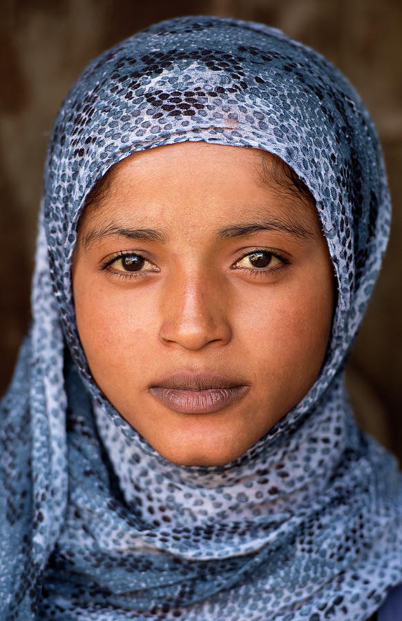 Portrait Photograph - Woman in Harar by Tony Camacho