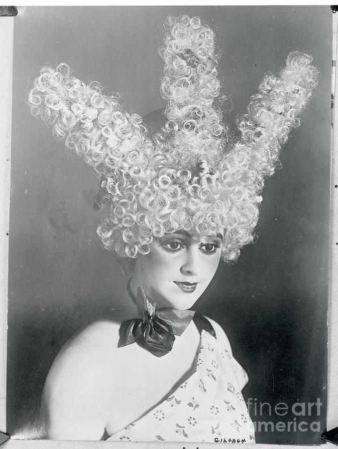 Woman Modeling A Hairstyle Photograph by Bettmann