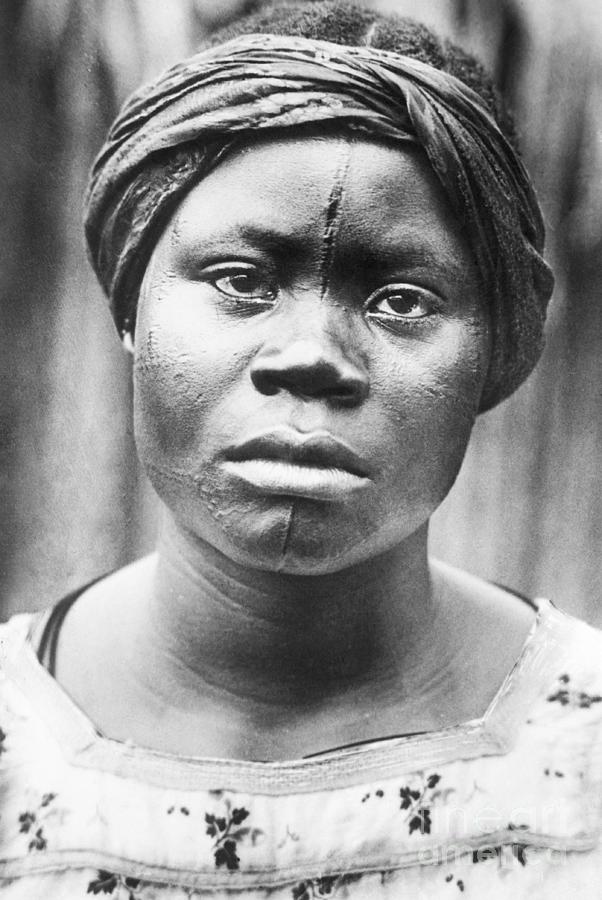 Woman Of Africa With Facial Scars Photograph by Bettmann