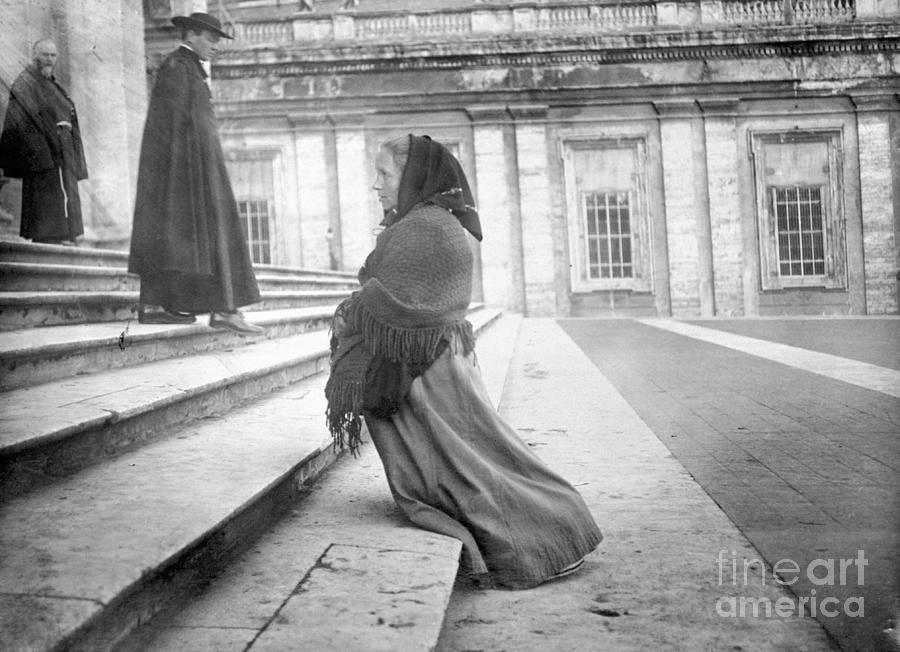 Woman Praying At Vatican For Pope Photograph by Bettmann