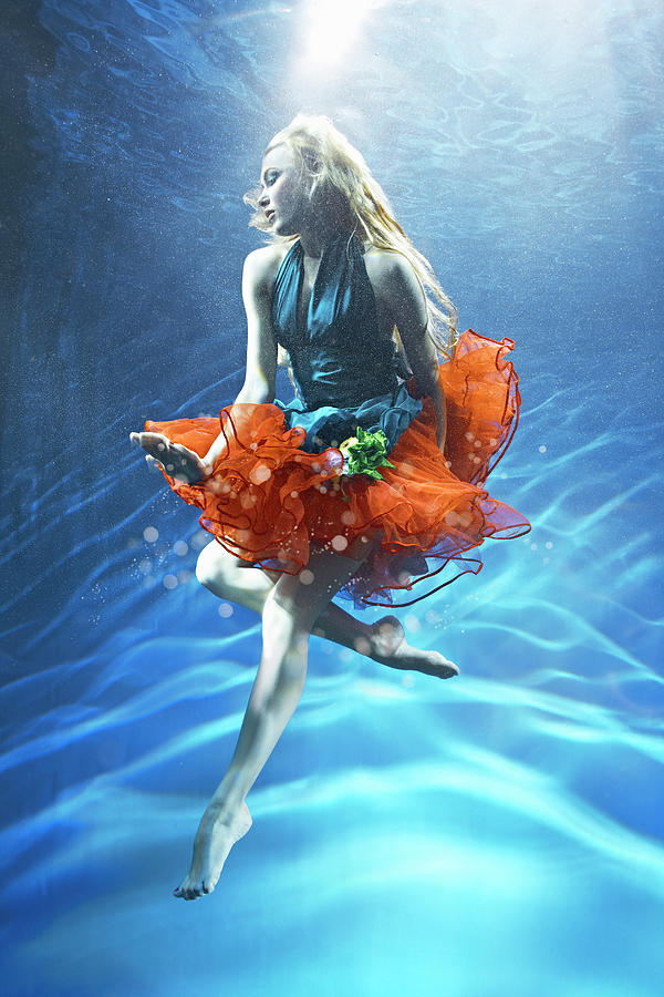 Woman Suspended Underwater Photograph by Zena Holloway Woman Suspended Underwater Photograph by Zena Holloway