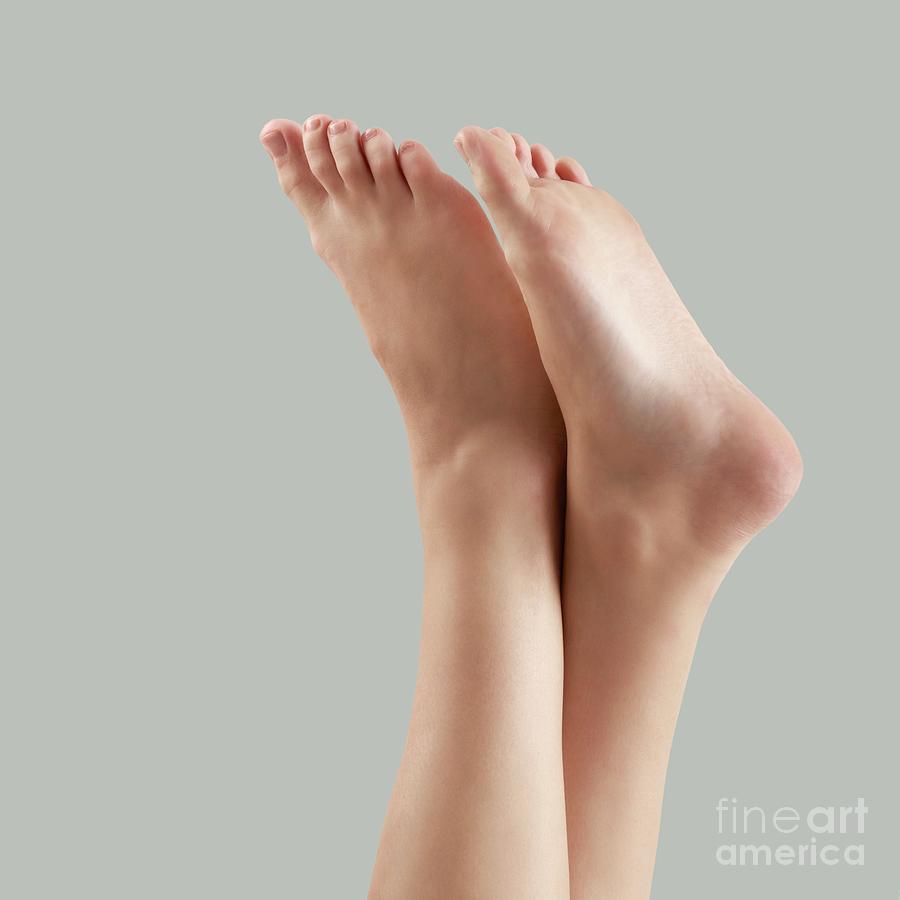 File:Female feet.jpg - Wikipedia