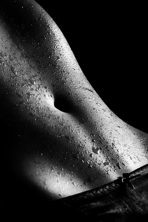 Black And White Photograph - Womans wet abdomen by Johan Swanepoel
