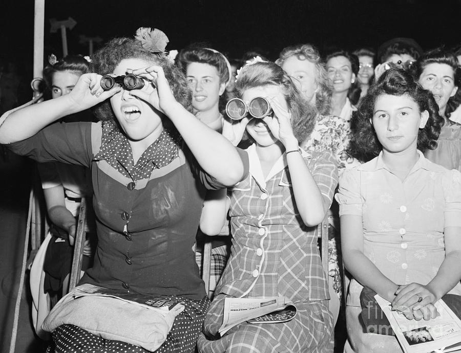 Women In Audience At Frank Sinatra Photograph by Bettmann