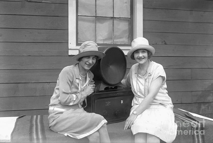 Women Listening To The Radio Photograph by Bettmann