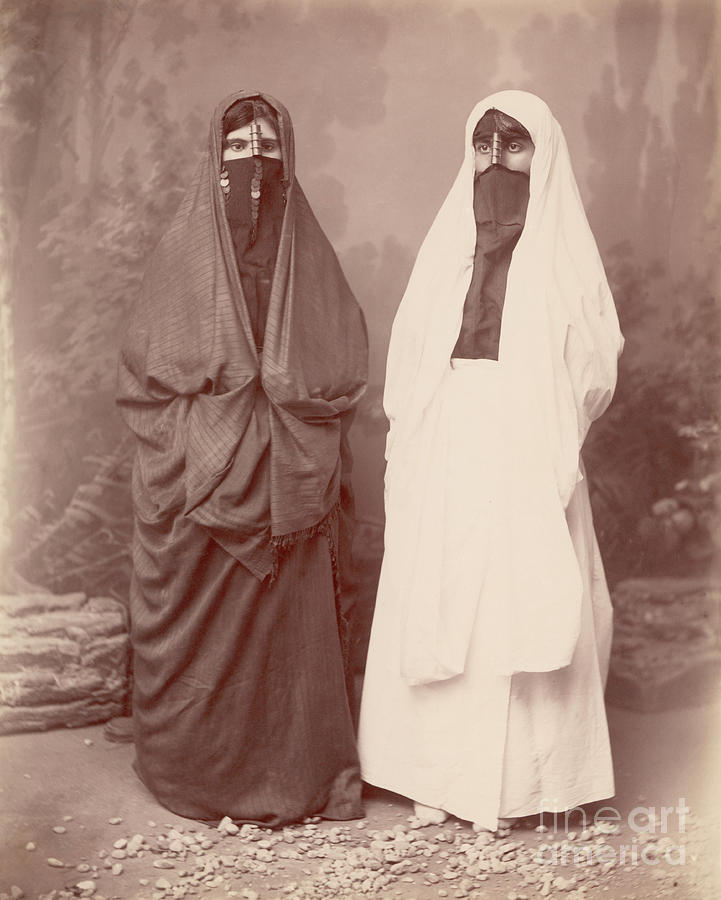 Women Of The Middle East In Traditional Photograph by Bettmann