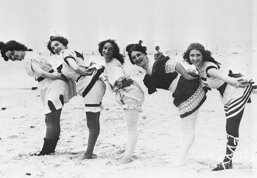 Women Posing In Bathing Suits Photograph by Bettmann