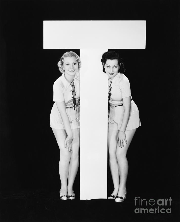 Testimonial Photograph - Women Posing With Huge Letter T by Everett Collection Testimonial Photograph - Women Posing With Huge Letter T by Everett Collection