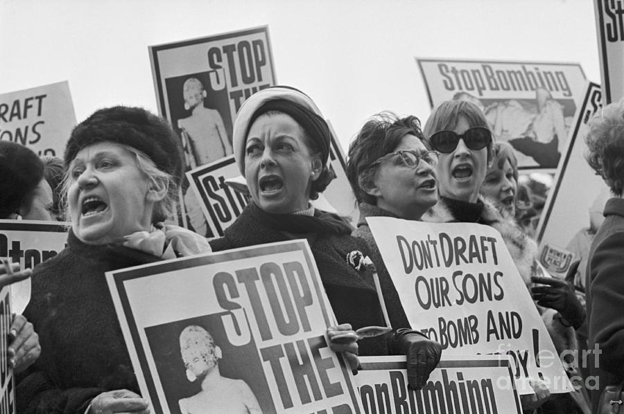 Women Protesting With Signs Photograph by Bettmann