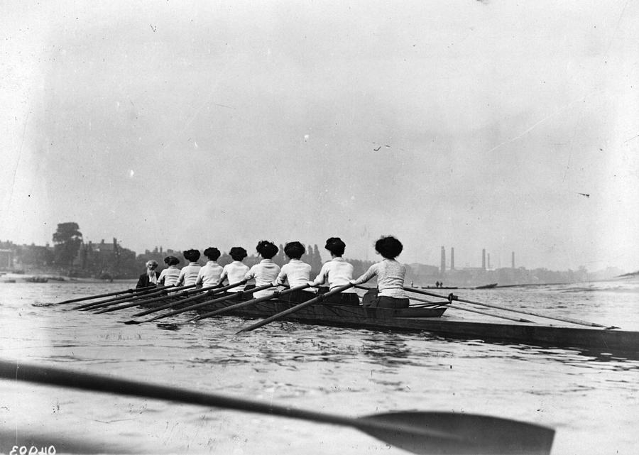 Women Rowing Photograph by Topical Press Agency