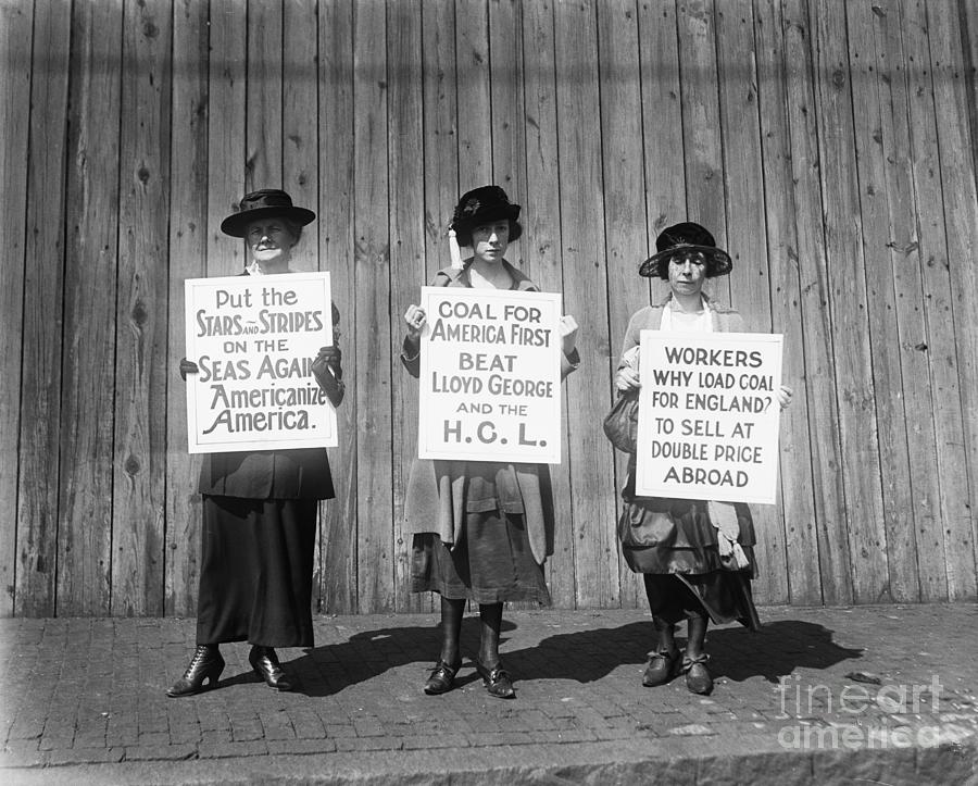 Women With Signs Urge No Coal Photograph by Bettmann